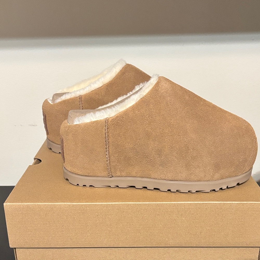 UGG Women's Pumped Slide - Picture 5 of 5